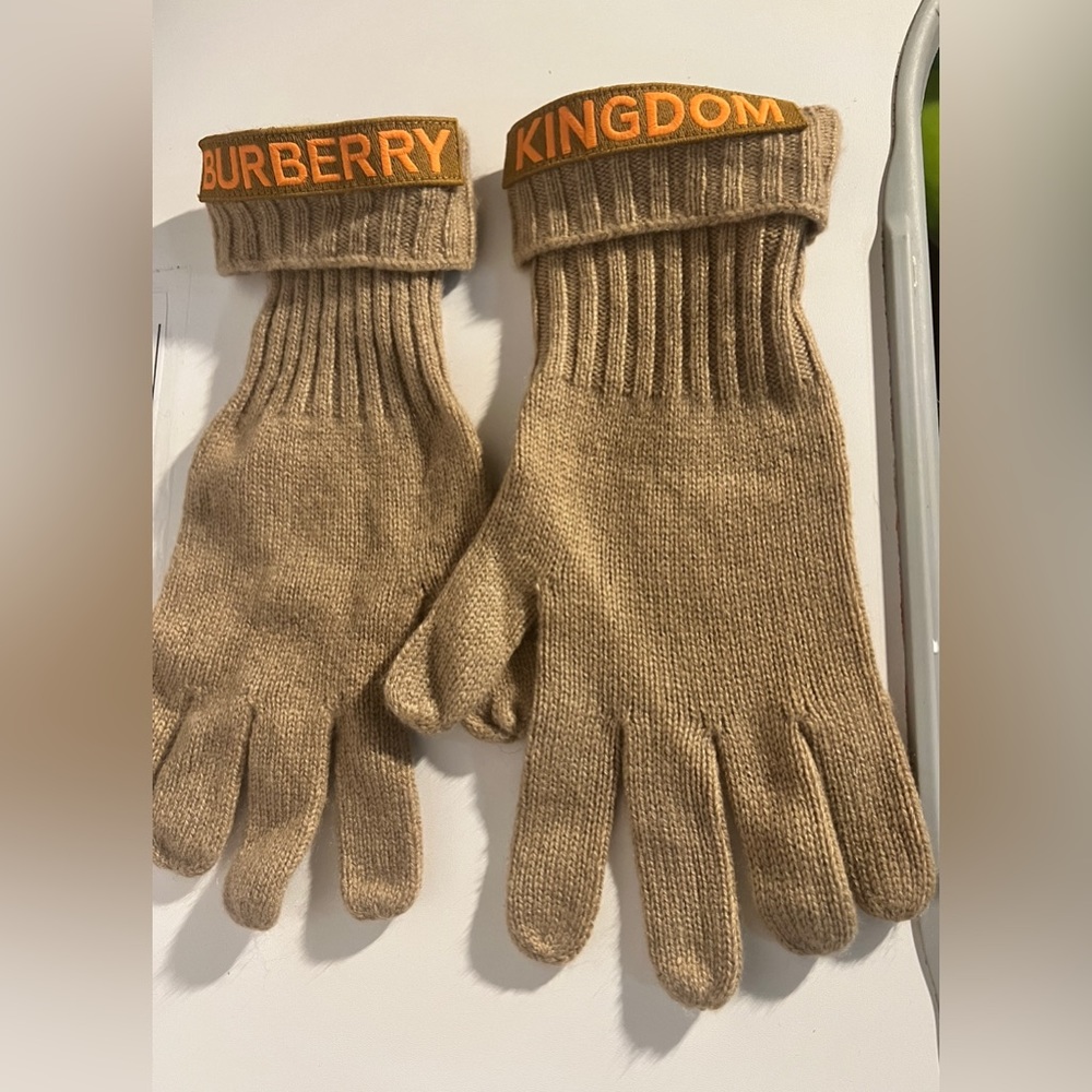 Burberry gloves authentic